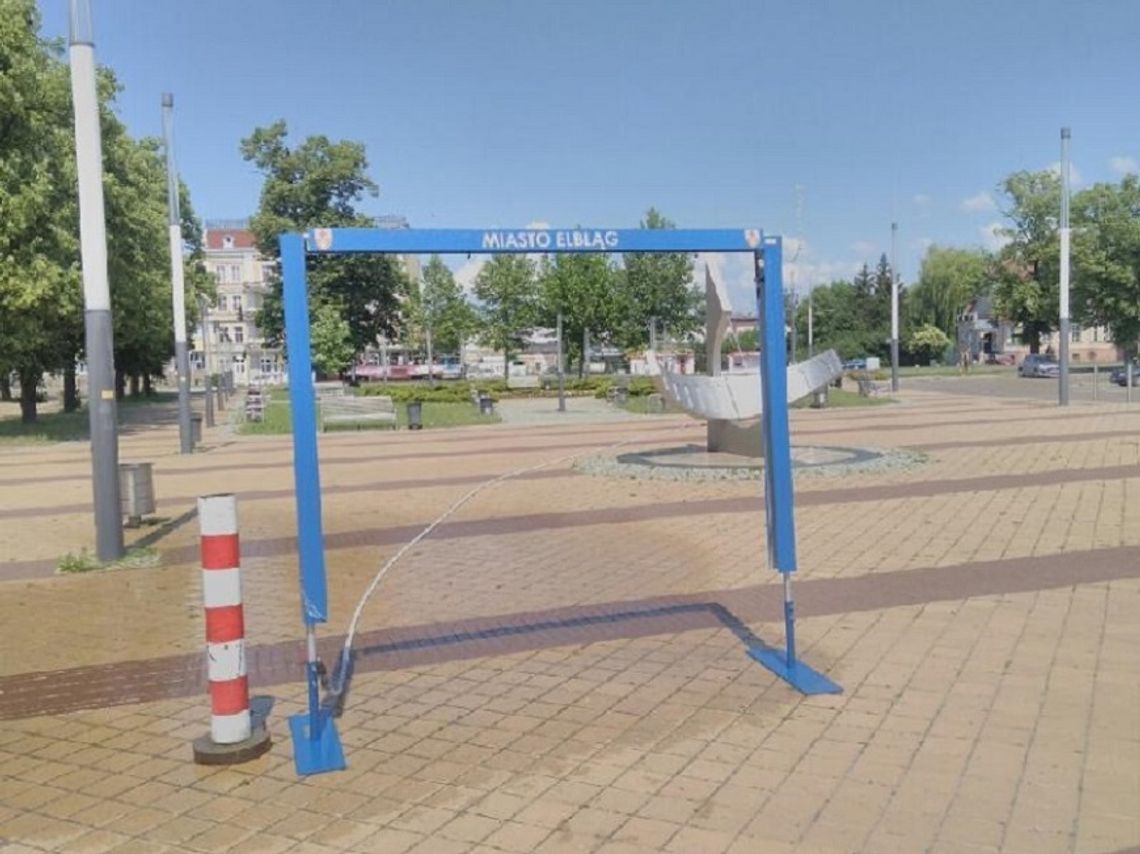 Kurtyny wodne zamiast kąpieliska Kurtyny wodne zamiast kąpieliska