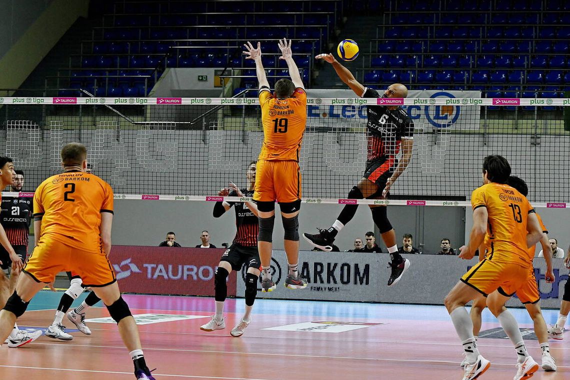 Mecz pełen napięcia. Barkom długo trzymał Resovię w niepewności Mecz pełen napięcia. Barkom długo trzymał Resovię w niepewności