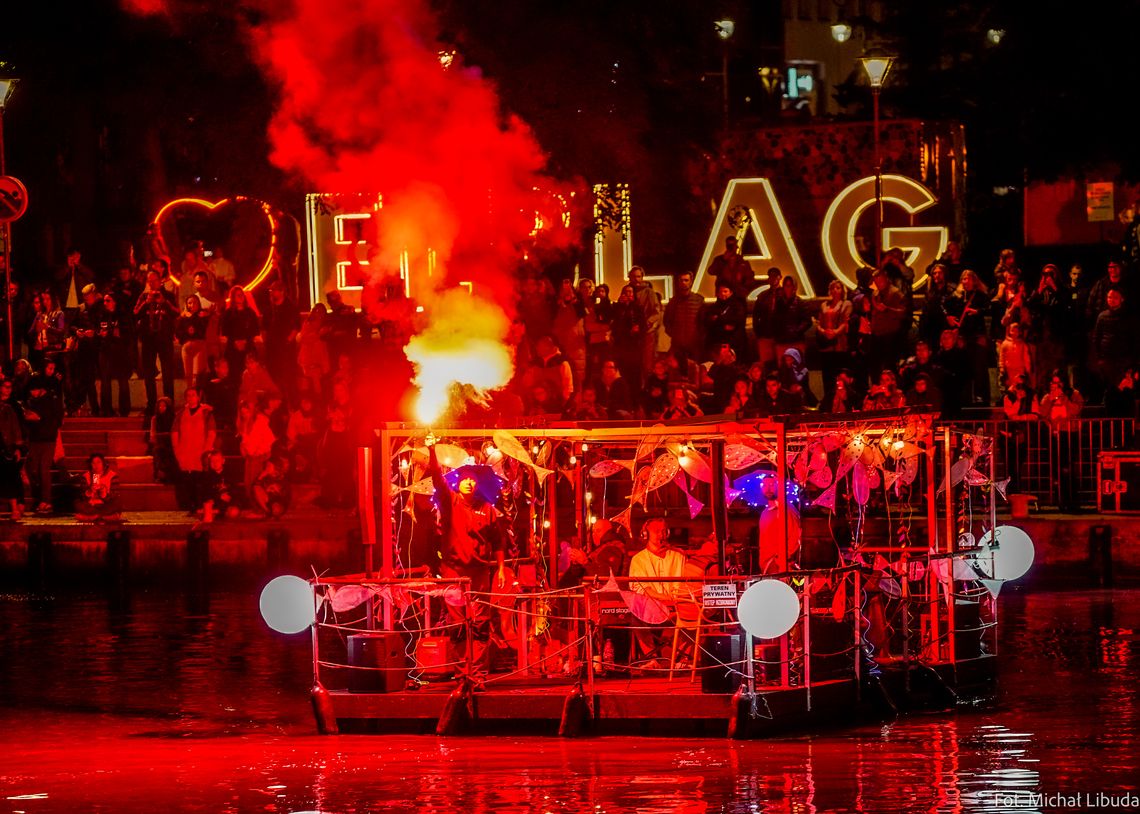 Miasto Blaski oświetliły rzekę Elbląg (galeria)