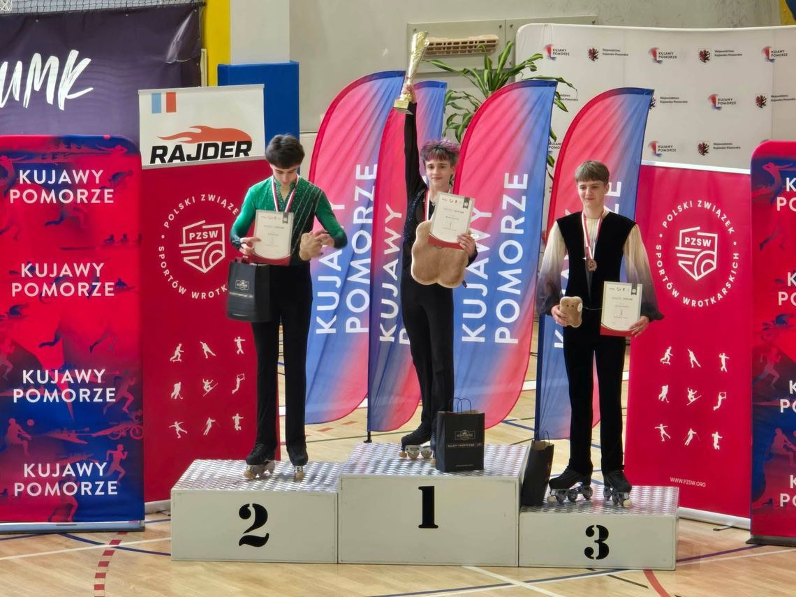 Michał Kamiński Mistrzem Polski Juniorów w jeździe figurowej na rolkach. Zawodnik UKS „Szóstka” będzie reprezentował Polskę na Mistrzostwach Europy Michał Kamiński Mistrzem Polski Juniorów w jeździe figurowej na rolkach. Zawodnik UKS „Szóstka” będzie reprezentował Polskę na Mistrzostwach Europy