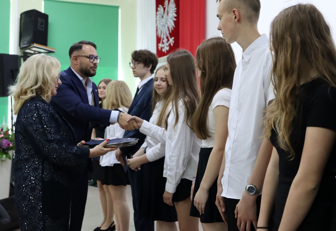 Dzwonek na wakacje. Miejskie zakończenie roku szkolnego [WIDEO I ZDJĘCIA]