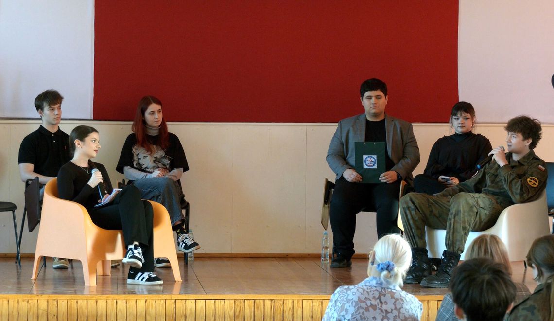 Młodzież z "ekonomika" w Elblągu debatowała o komunikacji [WIDEO]