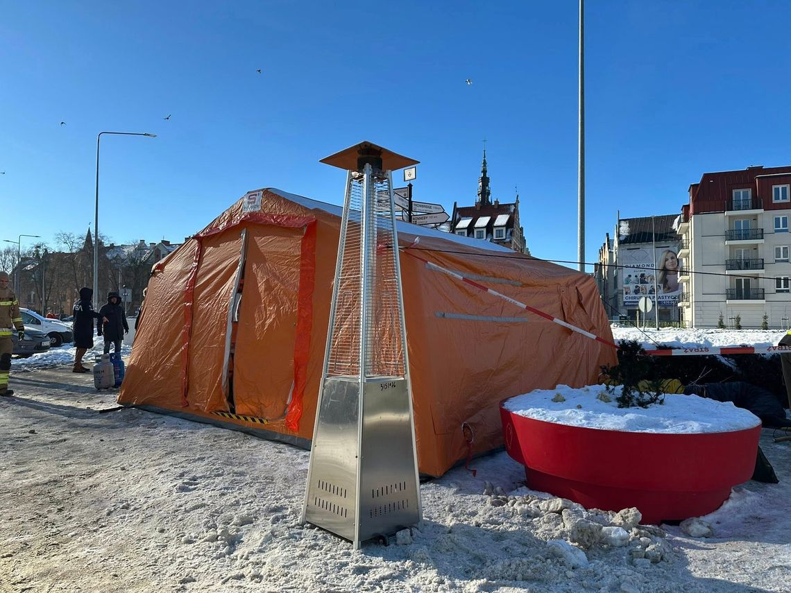 Mobilna ogrzewalnia, ciepła zupa i koksowniki w Elblągu