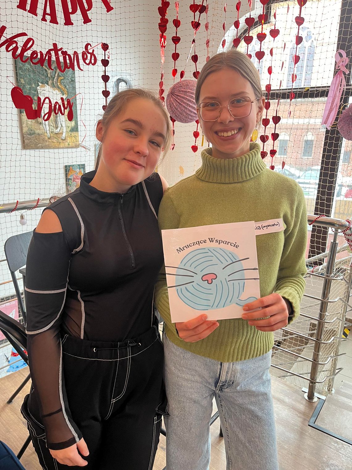 Mruczące wsparcie w Elblągu. Koty pomagają młodzieży mówić o emocjach