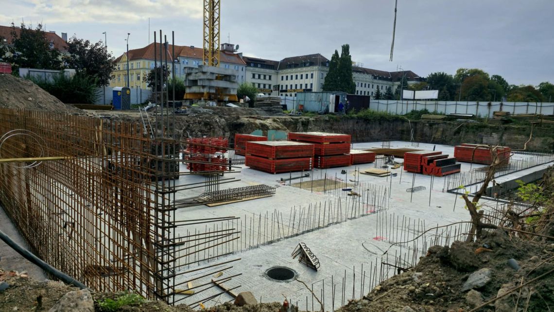 Na Starówce rośnie okazały blok mieszkalny