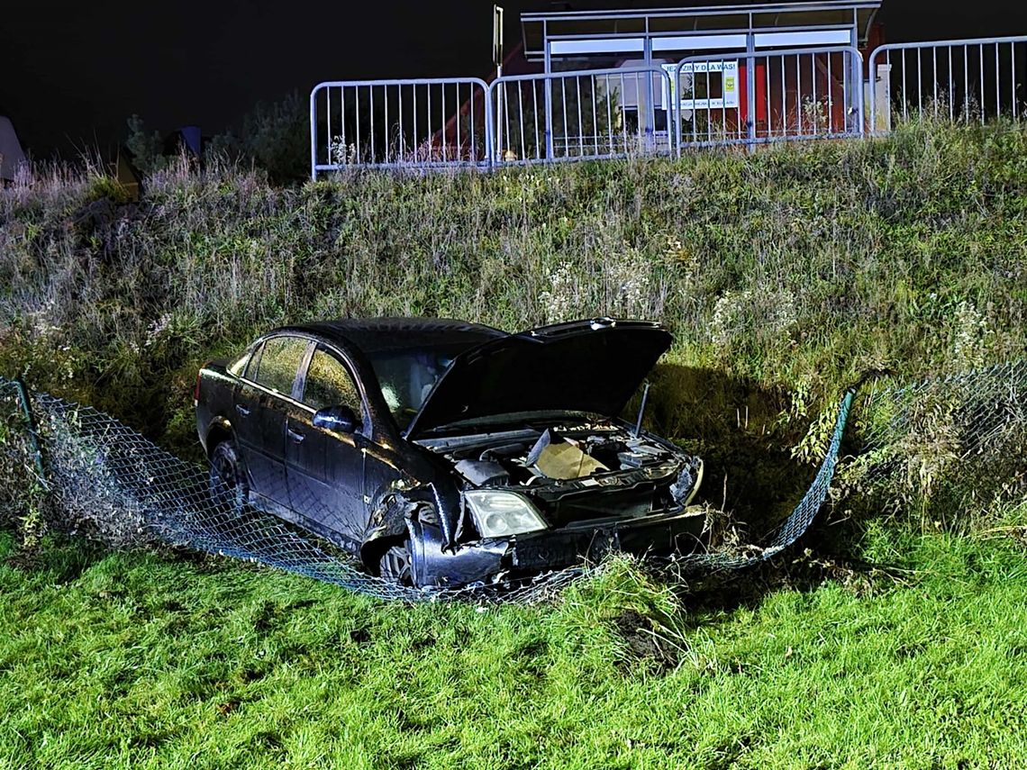 Przeleciał przez rondo i... wiadukt na Zatorze [WIDEO]