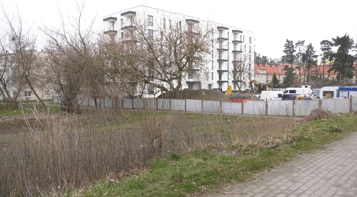 Na Wiejskiej powstają kolejne mieszkania [WIDEO]