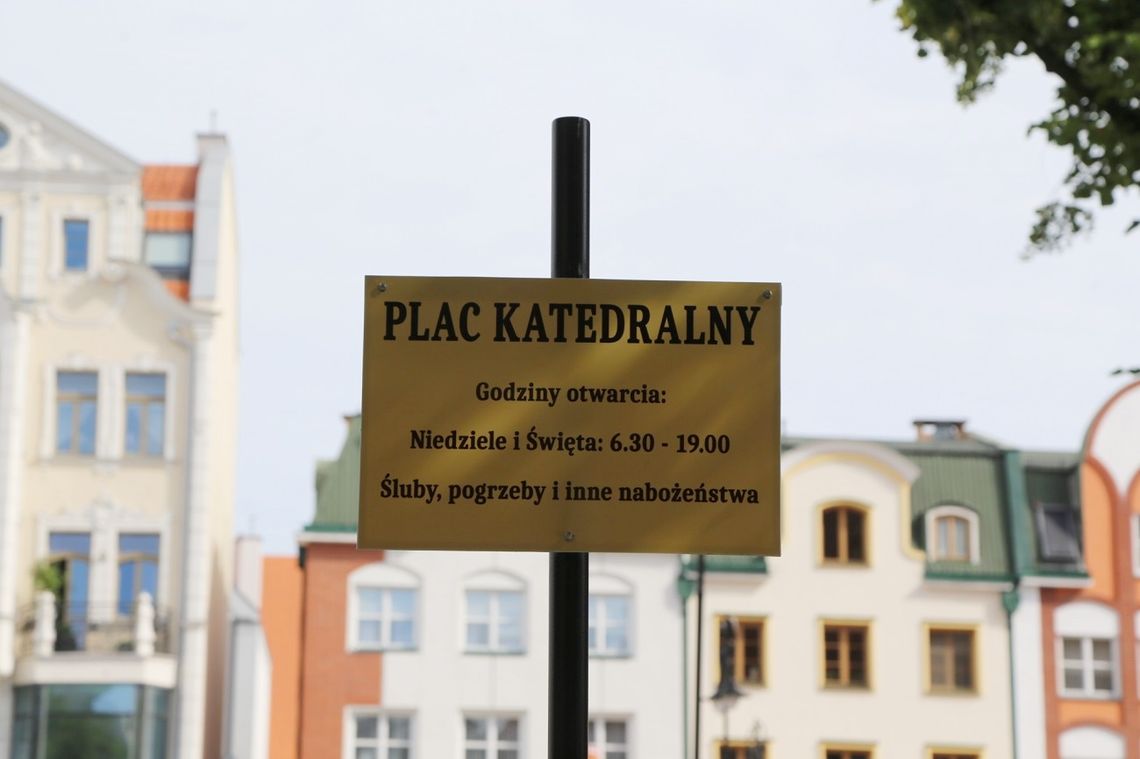 Najpierw betonowe słupki, teraz brama