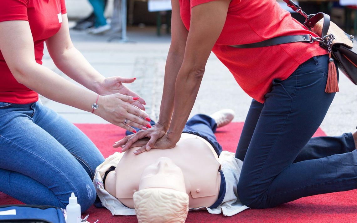 Nauczą ratować życie. Bezpłatny trening pierwszej pomocy w Elblągu Nauczą ratować życie. Bezpłatny trening pierwszej pomocy w Elblągu