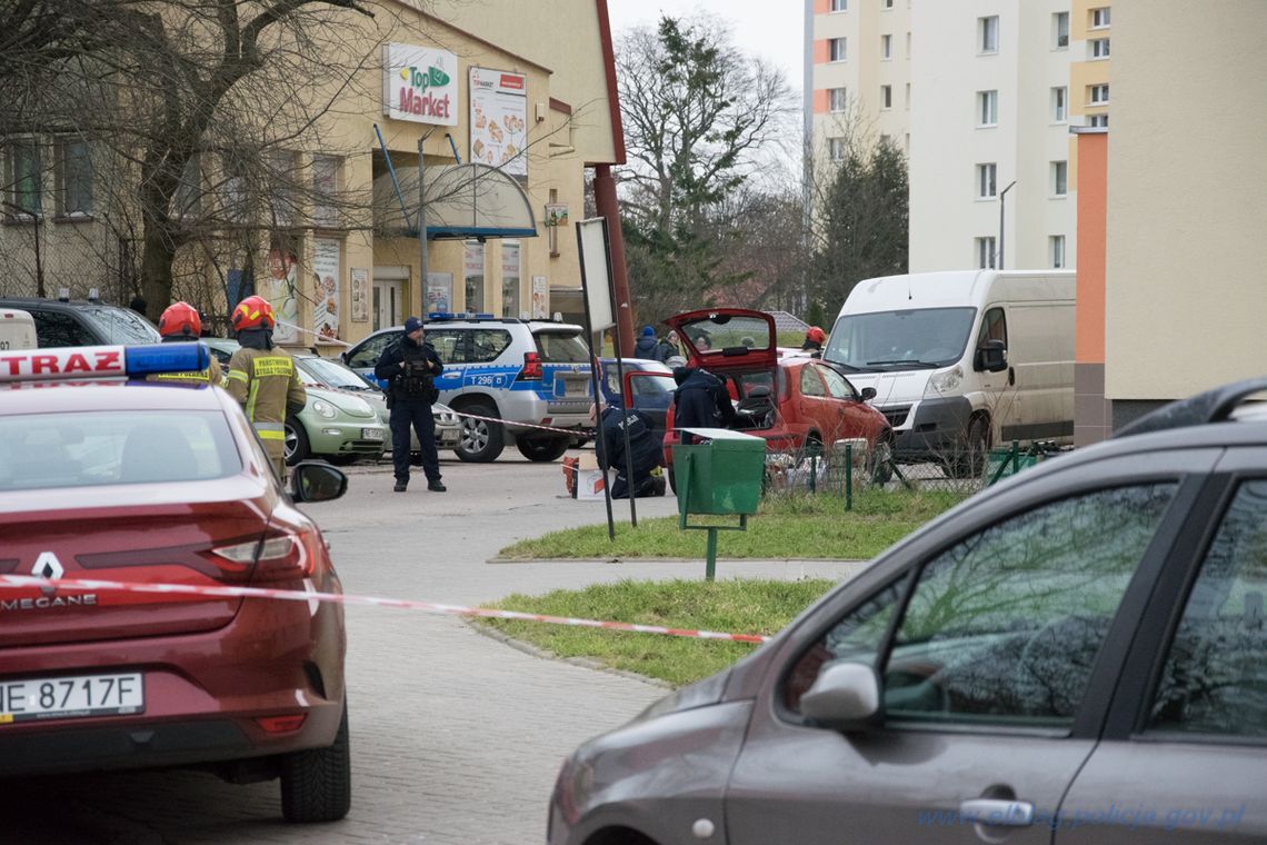 Niebezpieczne chemikalia w mieszkaniu na Okulickiego [ZDJĘCIA]