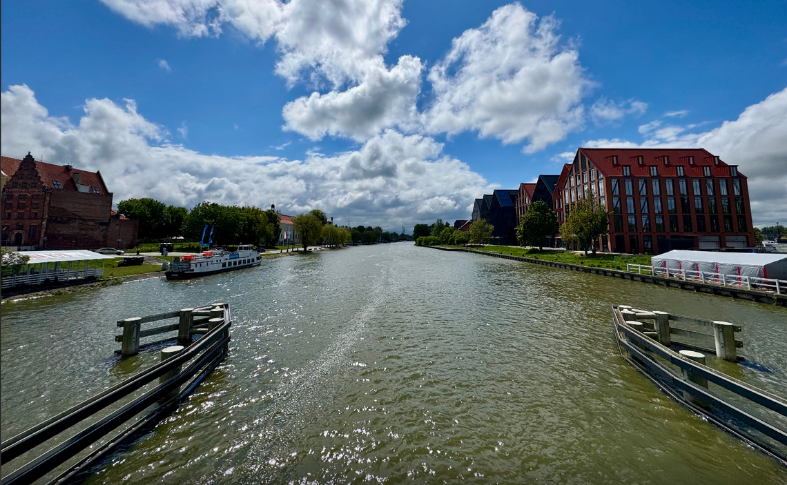 Niż Lorenz nad Warmią i Mazurami. Silny wiatr i wzrost poziomu wód [WIDEO]