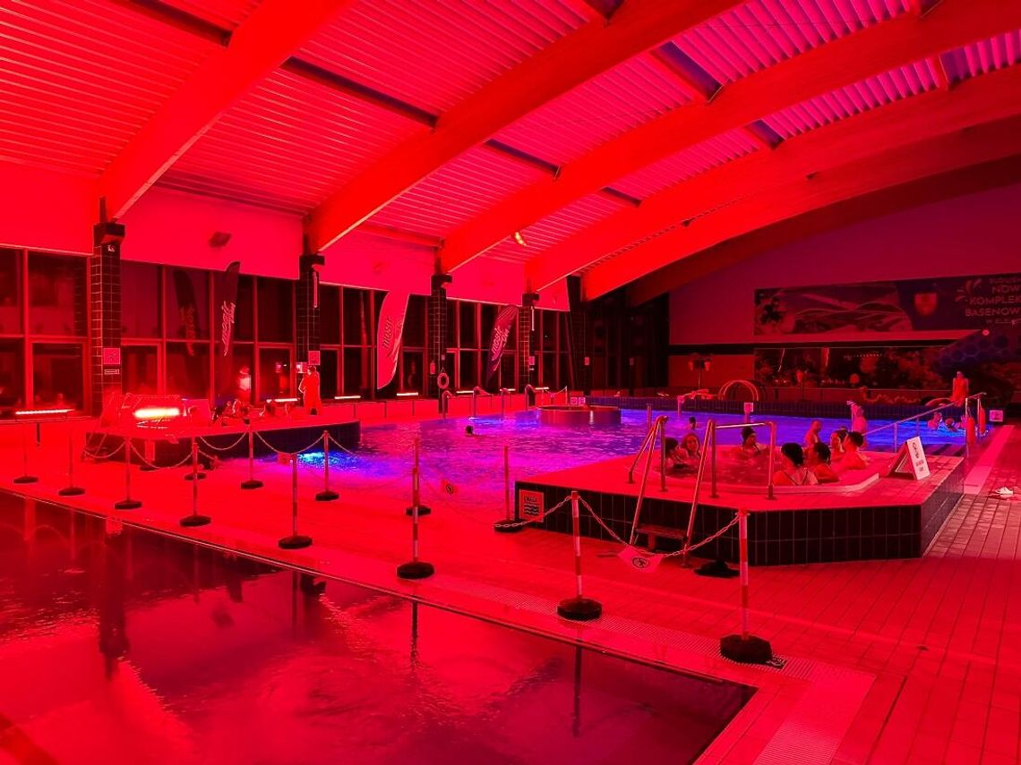 Nocne pływanie i saunowanie na Dolince Nocne pływanie i saunowanie na Dolince