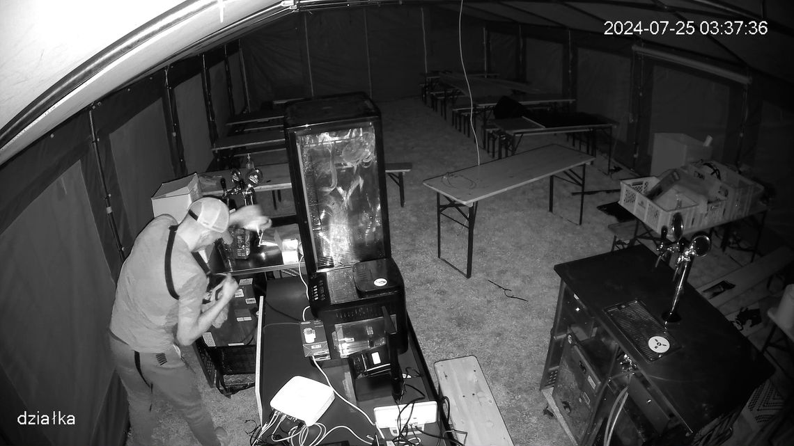 Nocny rabuś na rowerze