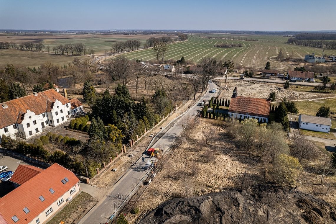 Nowa droga z Pieniężna do Bartoszyc na ostatniej prostej [ZDJĘCIA Z LOTU PTAKA]