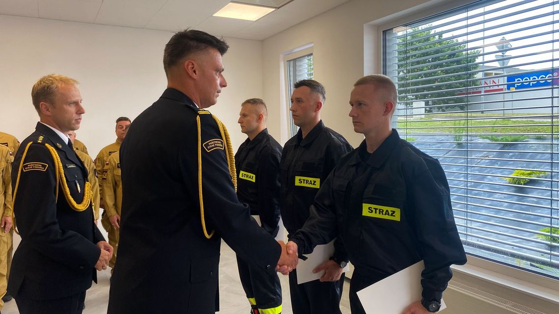 Nowi strażacy w Elblągu. Dziś złożyli ślubowanie Nowi strażacy w Elblągu. Dziś złożyli ślubowanie