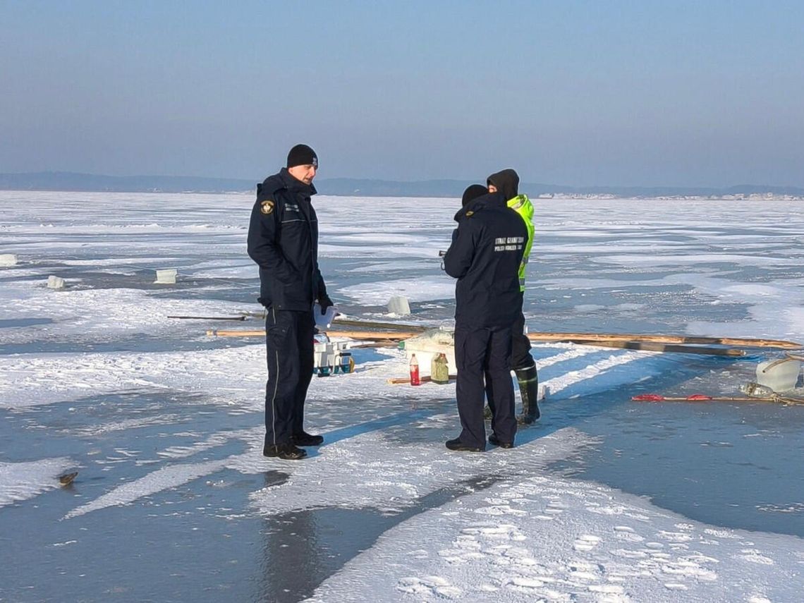 O krok od granicy z Rosją. Akcja Straży Granicznej na lodzie Zalewu Wiślanego O krok od granicy z Rosją. Akcja Straży Granicznej na lodzie Zalewu Wiślanego