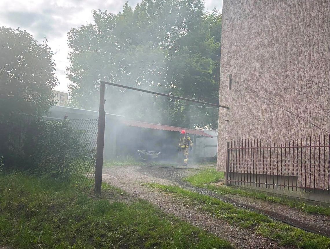 Od godziny 17 do dziś. Strażacy walczyli z jednym autem. Powodem była bateria hybrydy