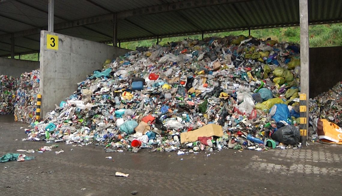 Od stycznia zapłacimy więcej za śmieci [WIDEO]