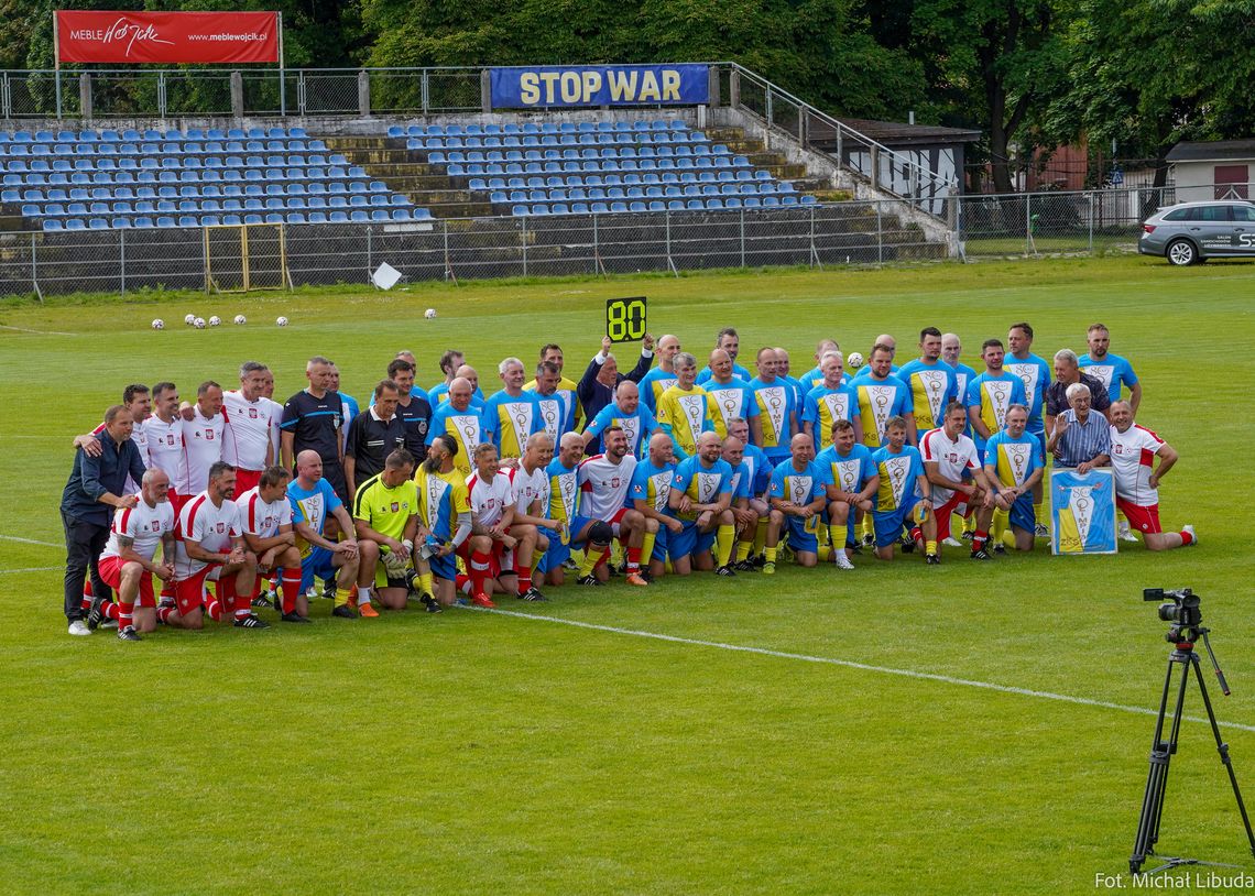 Oldboje Olimpii zagrali z gwiazdami (galeria)