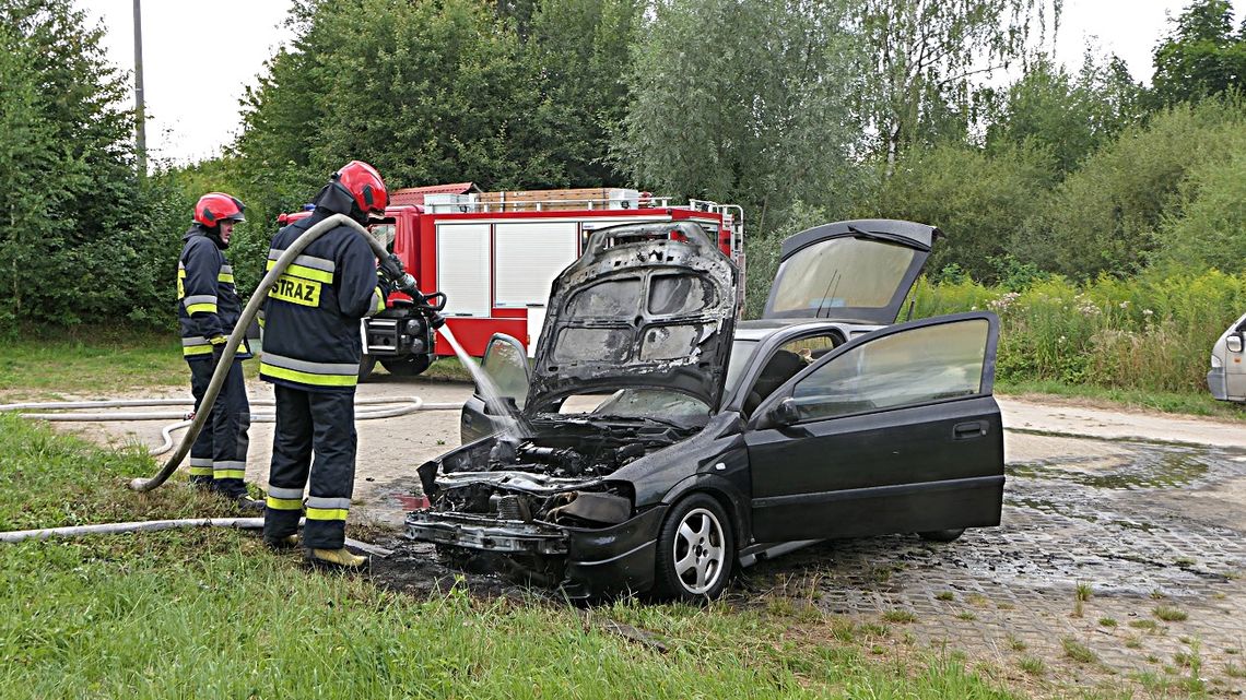 Opel spłonął na Łęczyckiej