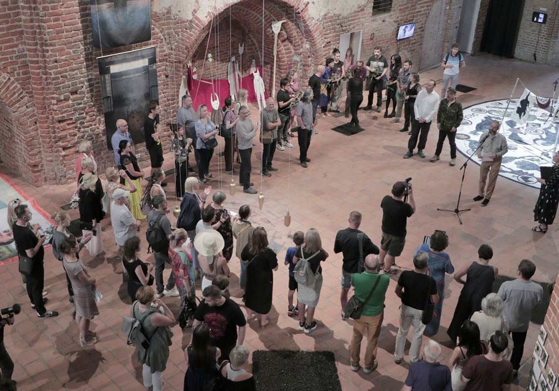 Oprowadzanie kuratorskie i finisaż w Galerii EL Oprowadzanie kuratorskie i finisaż w Galerii EL