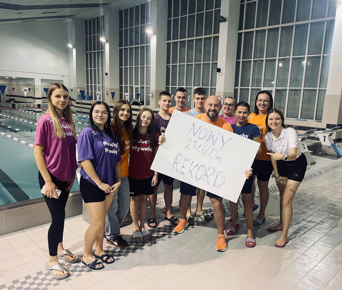 Ostatni dzwonek! Wystartuj w VII Pływackiej Sztafecie Niepodległości Ostatni dzwonek! Wystartuj w VII Pływackiej Sztafecie Niepodległości