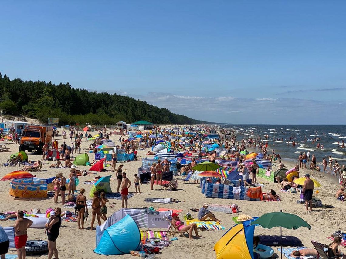 Parawany, a ratowanie życie. Budowanie fortec na plażach może się skończyć tragicznie