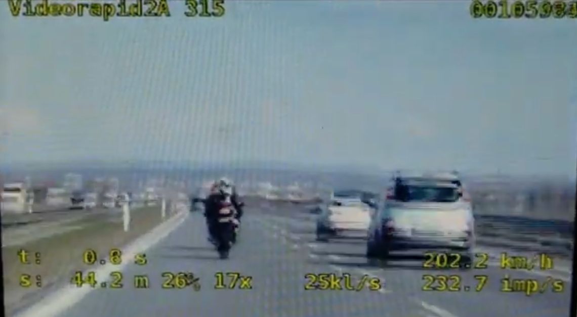 Pędził motocyklem po S7 200 km/h. Nie miał uprawnień [FILM]