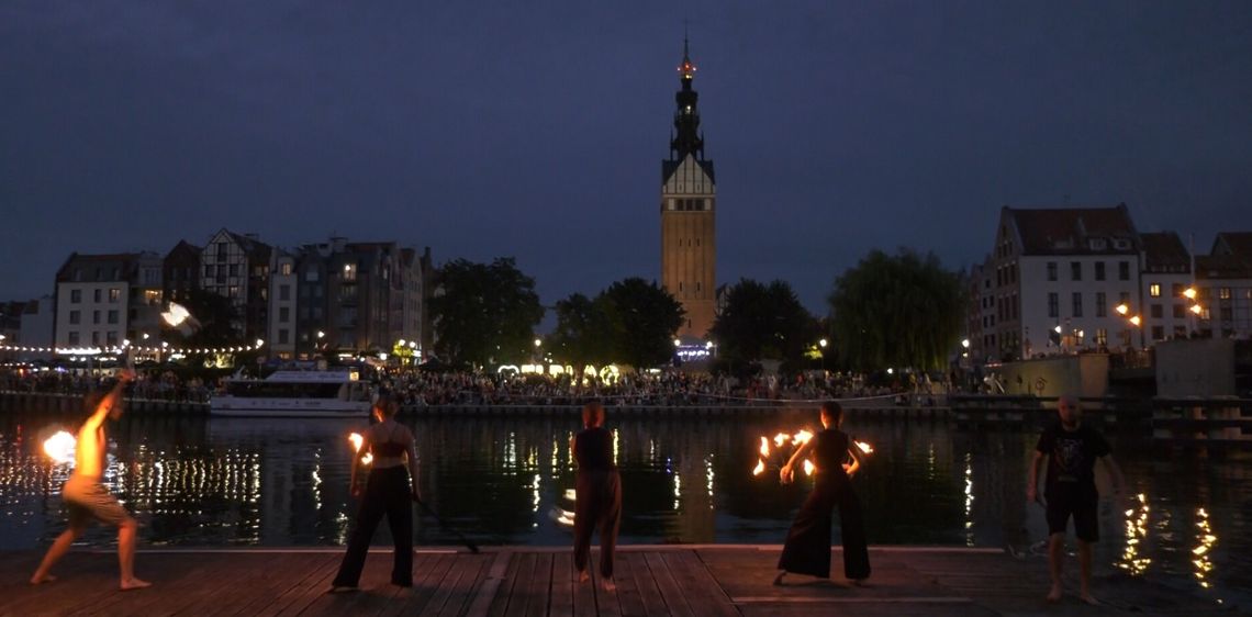 Pokazy ogniowe. W Elblągu trwa Festiwal Enklawa [WIDEO]