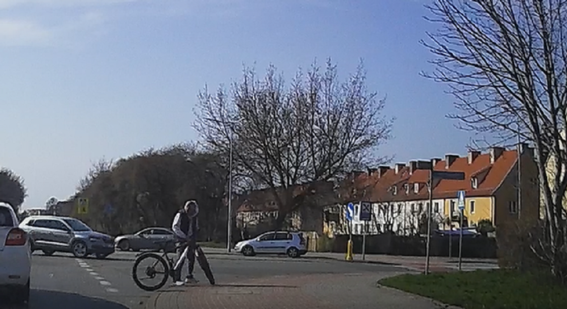 Policja w Elblągu szuka tego rowerzysty