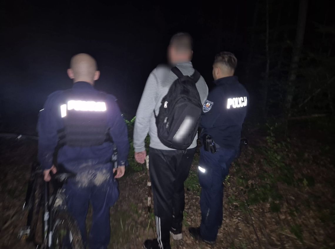 Policjanci z Elbląga odnaleźli w lesie rannego rowerzystę Policjanci z Elbląga odnaleźli w lesie rannego rowerzystę