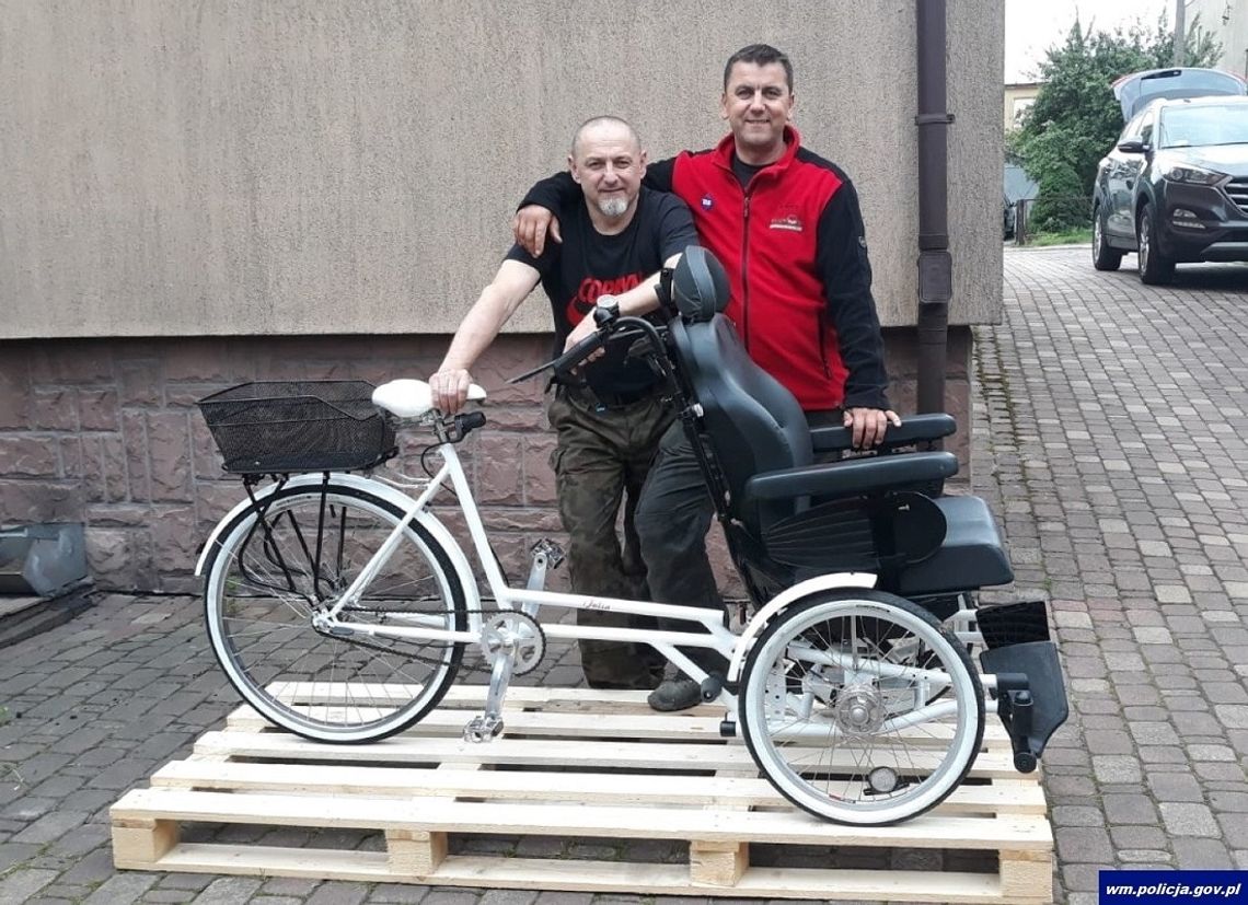 Policjant i jego przyjaciel skonstruowali rower dla niepełnosprawnej Julki