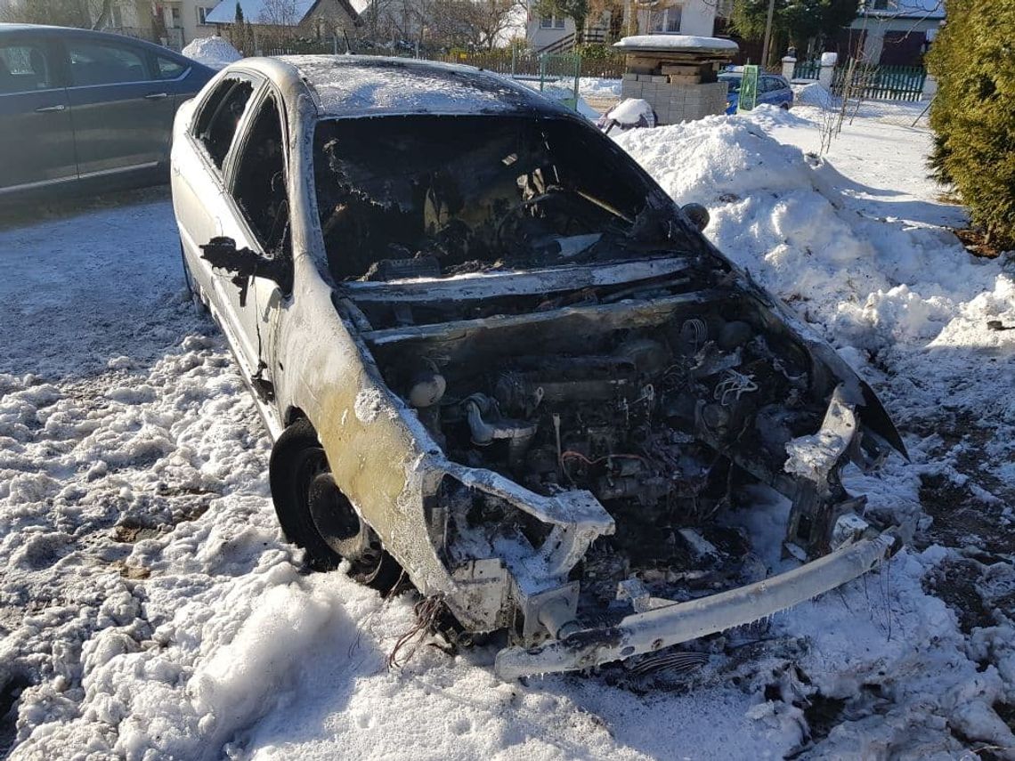 Policjantowi z Pasłęka spalono samochód - "to próba zastraszenia"