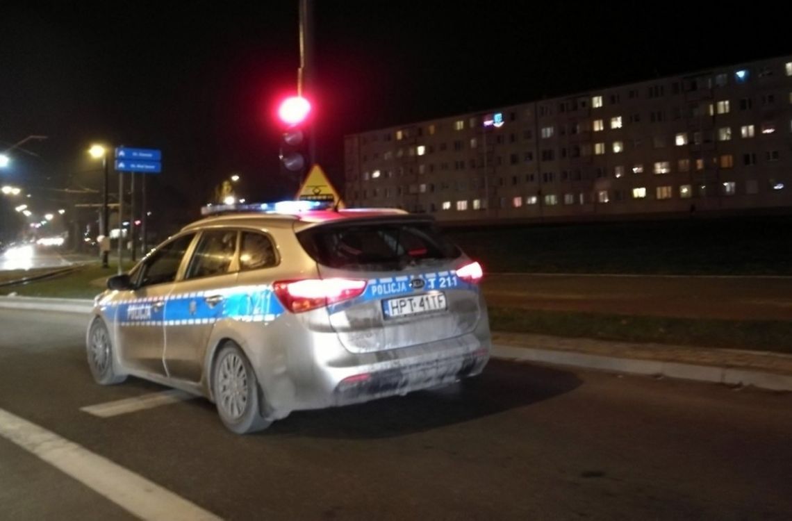 Policyjna kontrola na ulicy Warszawskiej. Kierowca był pijany, ale to nie był jego jedyny problem...