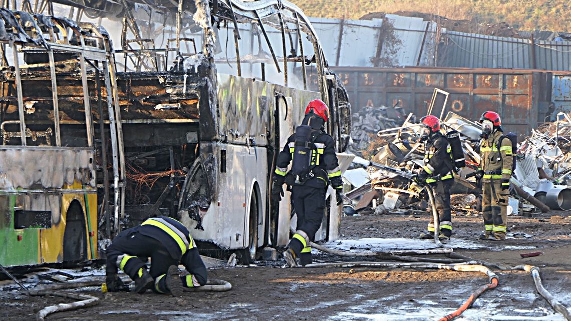 Pożar 3 autobusów na ulicy Dębowej