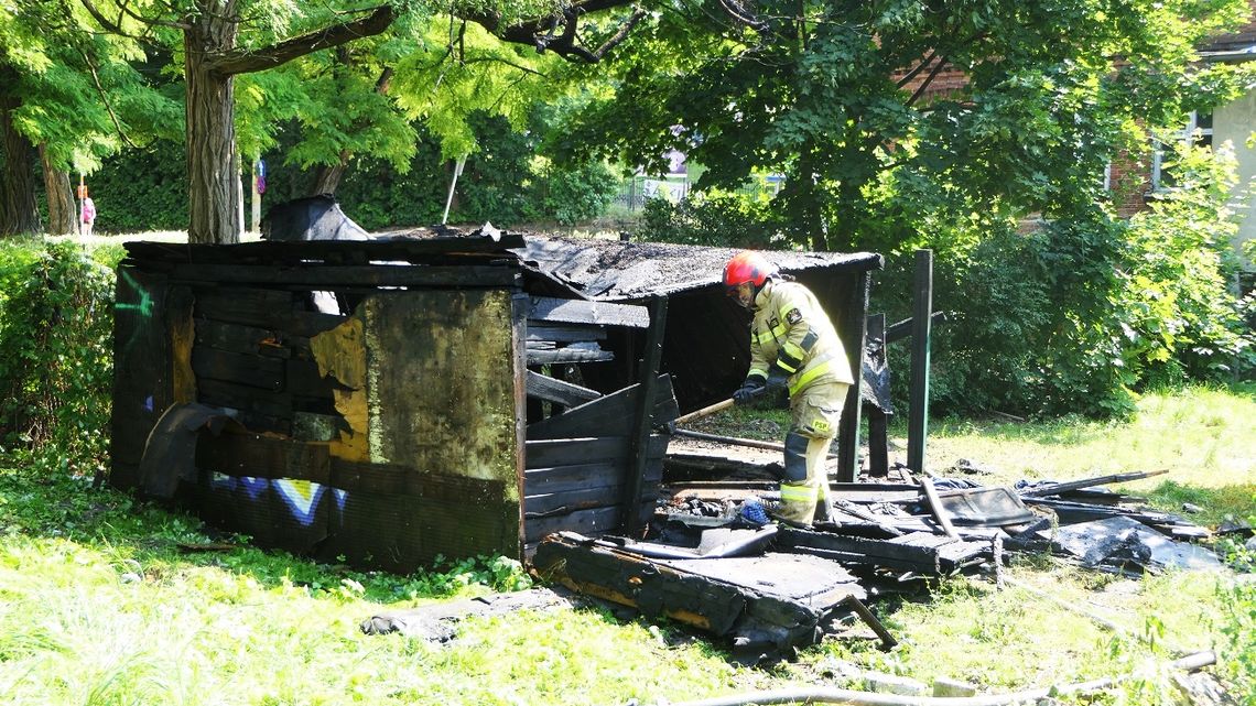 Pożar pustostanu na ulicy Wiejskiej