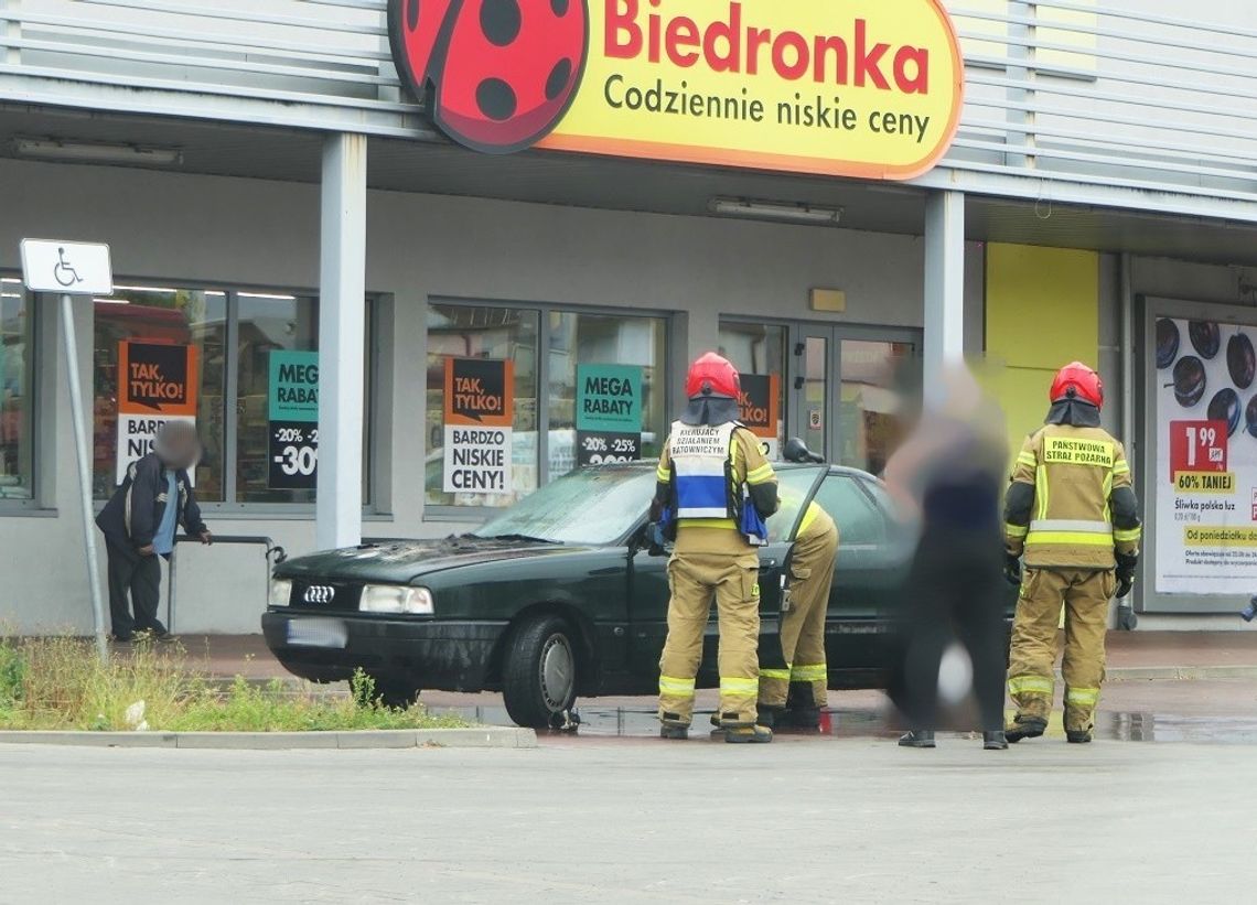 Pożar samochodu pod Biedronką