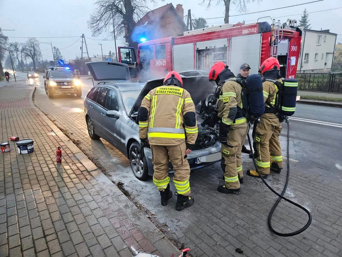 Pożar samochodu w Pasłęku. "Zużyto 6 gaśnic"