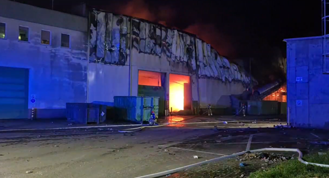 Pożar sortowni śmieci w Elblągu. Prokuratura zakończyła śledztwo Pożar sortowni śmieci w Elblągu. Prokuratura zakończyła śledztwo