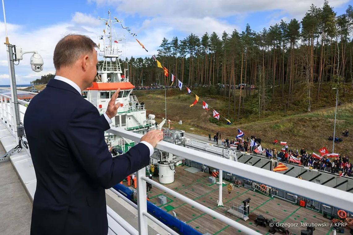 Prezydent i Wicepremier na przekopie Mierzei Wiślanej Prezydent i Wicepremier na przekopie Mierzei Wiślanej