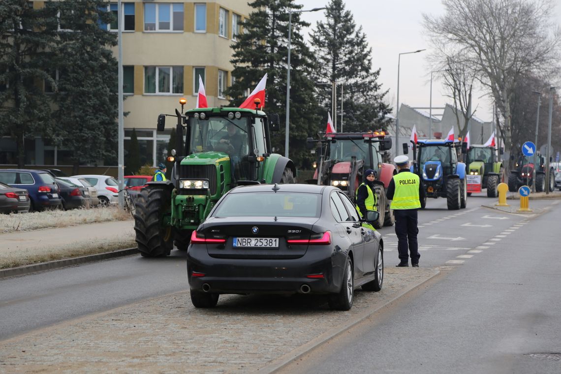 Protest w Elblągu. Rolnicy szykują się do wyjazdu [FOTO]