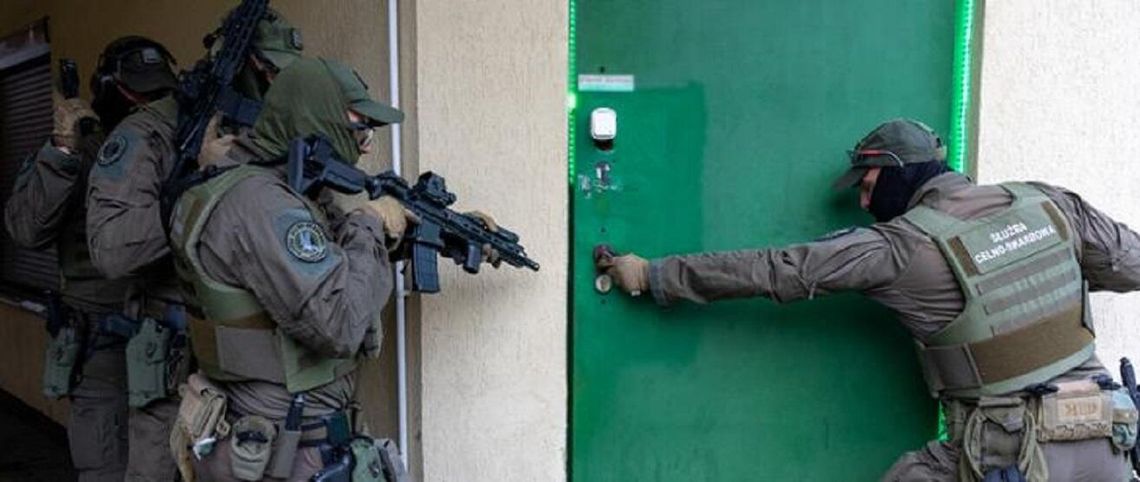 Przeszukanie w Suchaczu. 4 osoby zatrzymane