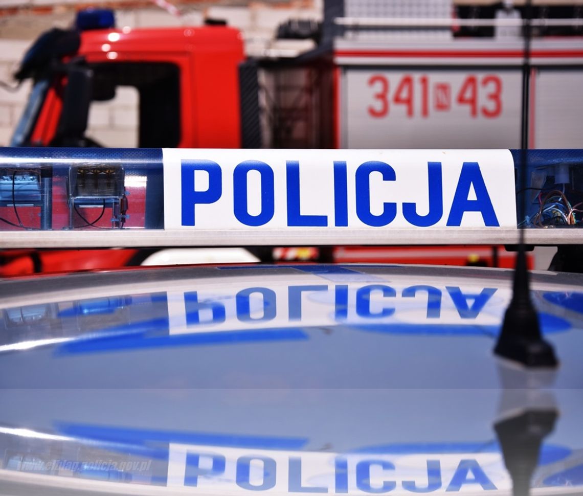 Rozbił się na drzewie. Był pijany