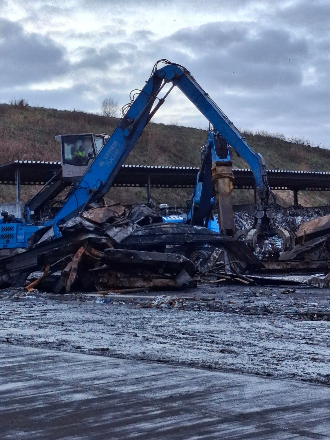 Rozpoczęła się rozbiórka spalonej sortowni ZUO w Elblągu Rozpoczęła się rozbiórka spalonej sortowni ZUO w Elblągu