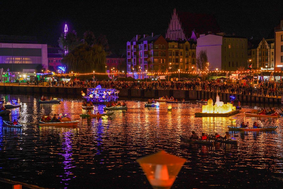 Rzeka Elbląg pełna światła Rzeka Elbląg pełna światła