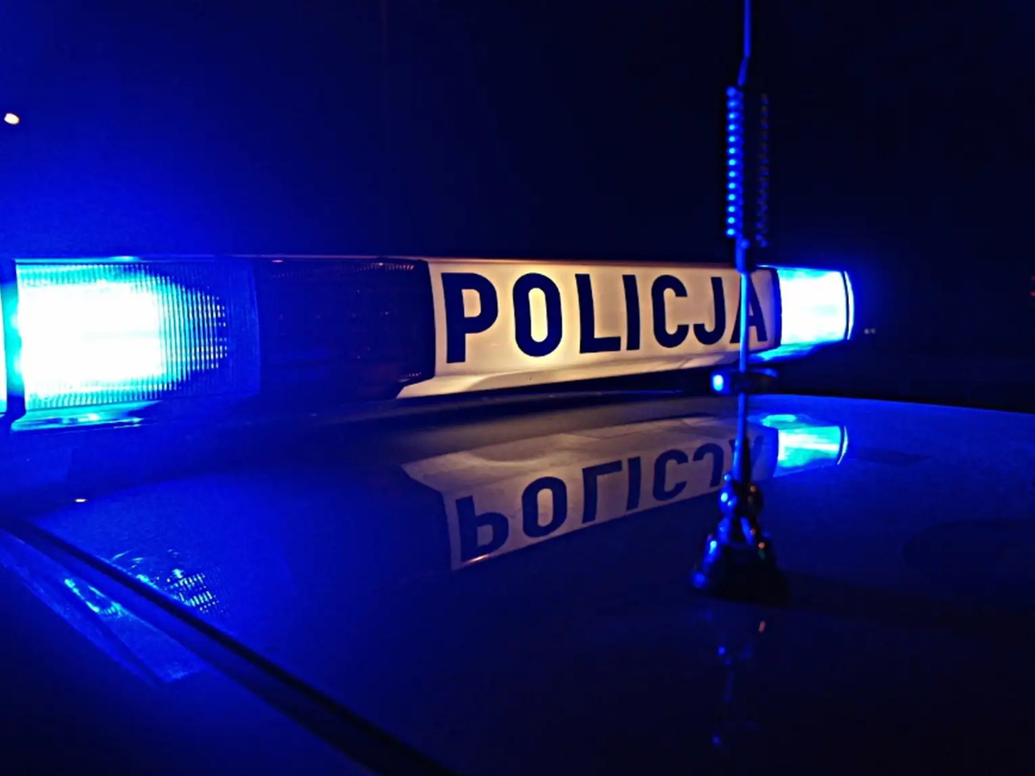 Samochód uderzył w latarnię na rondzie Żołnierzy Wyklętych Samochód uderzył w latarnię na rondzie Żołnierzy Wyklętych