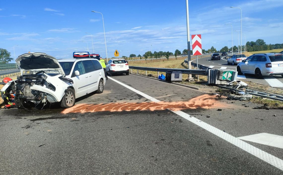 Samochód wylądował na barierach. Utrudnienia na S7