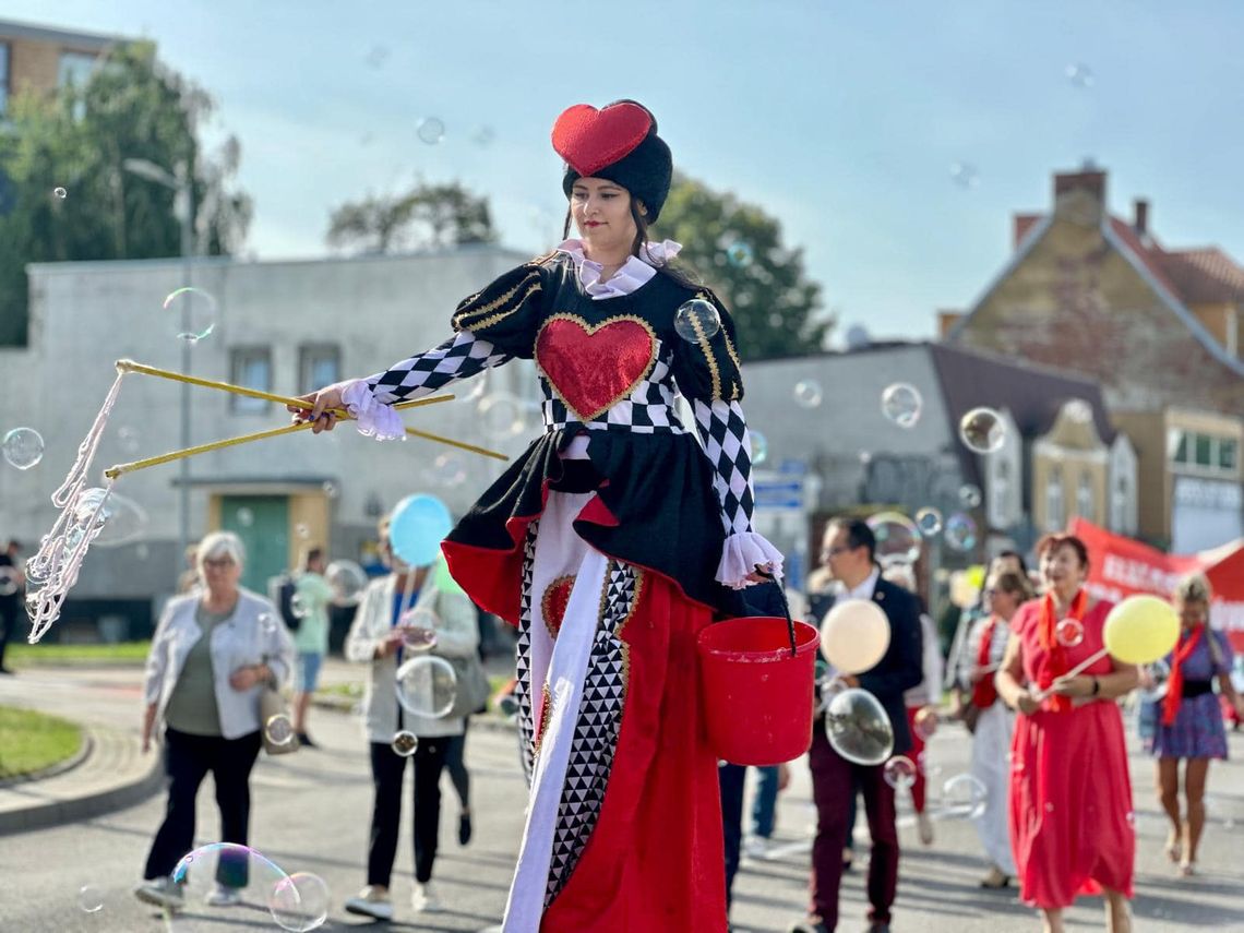 Seniorzy przejęli miasto [FOTO I WIDEO]