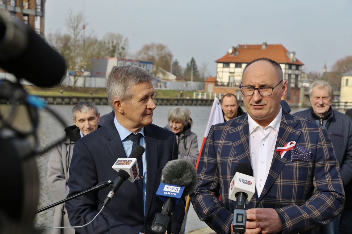 Z lewej Sławomir Malinowski, z prawej Rafał Maszka