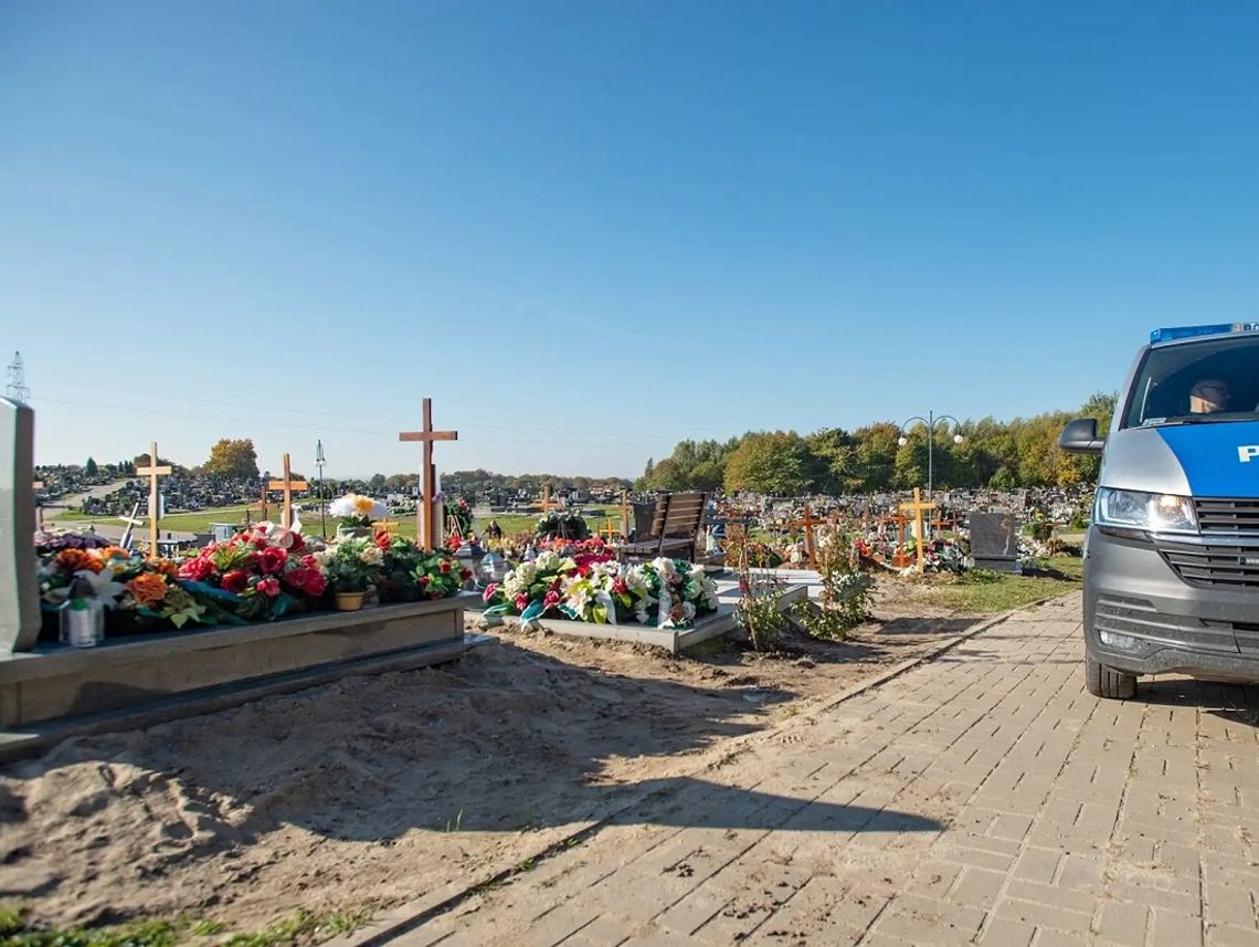 Śledczy badają grób. "Został wykonany eksperyment procesowy"